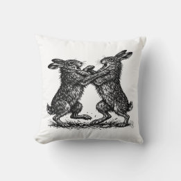 Cojín Decorativo Boxing Hares – Haunted Ink Woodland Duel