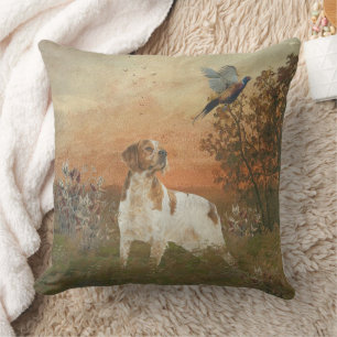 Cojín Decorativo Brittany Spaniel caza en el campo    