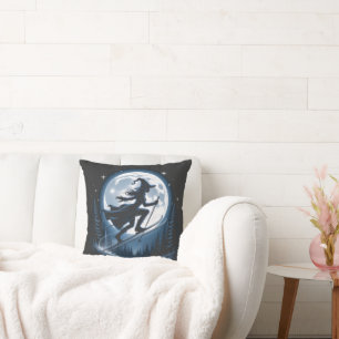 Cojín Decorativo Bruja Mística Esquíando al Amanecer de la Luna