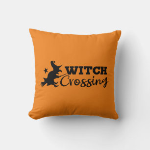 Cojín Decorativo Bruja reversible cruzando con bruja volando