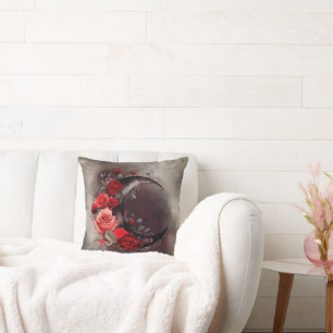 Cojín Decorativo Brujería Luna Crescent con rosas rojas góticas