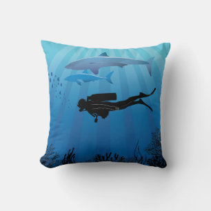 Cojín Decorativo Buceador de tiburones en Scuba