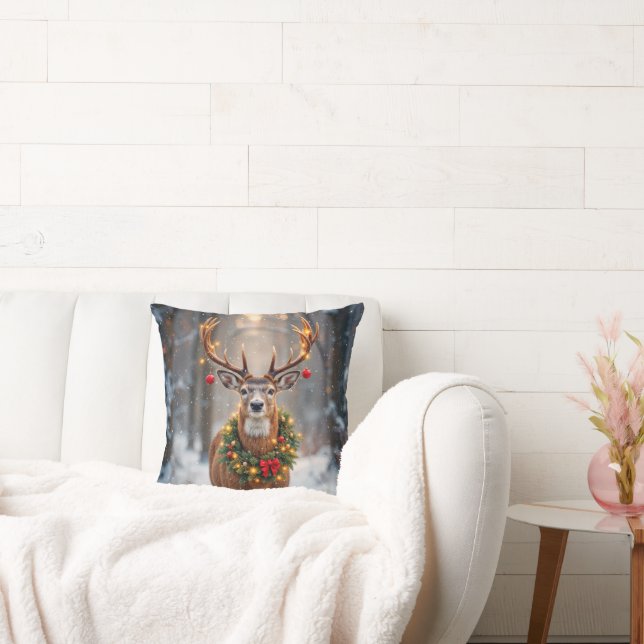 Cojín Decorativo Buck In Snowflakes Wearing a Holiday Wreath (Sofá)