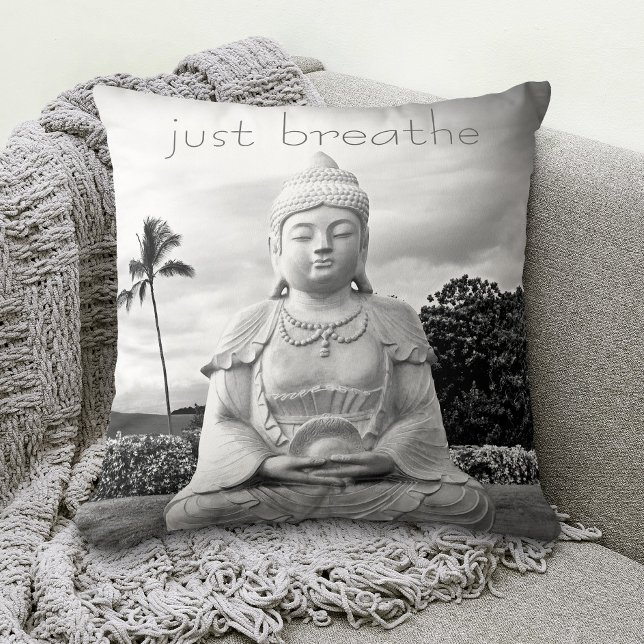 Cojín Decorativo Buda hawaiana foto en blanco negro acaba de termin (Subido por el creador)