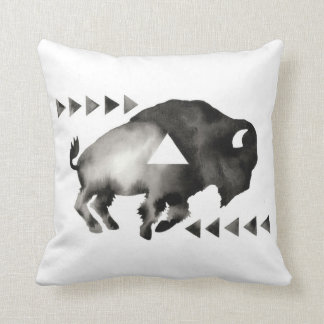 Cojín Decorativo Búfalo soñoliento geométrico. Moderno. Blanco