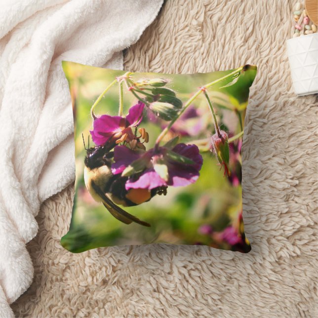 Cojín Decorativo Bumble Bee En Flor Rosa (Manta)