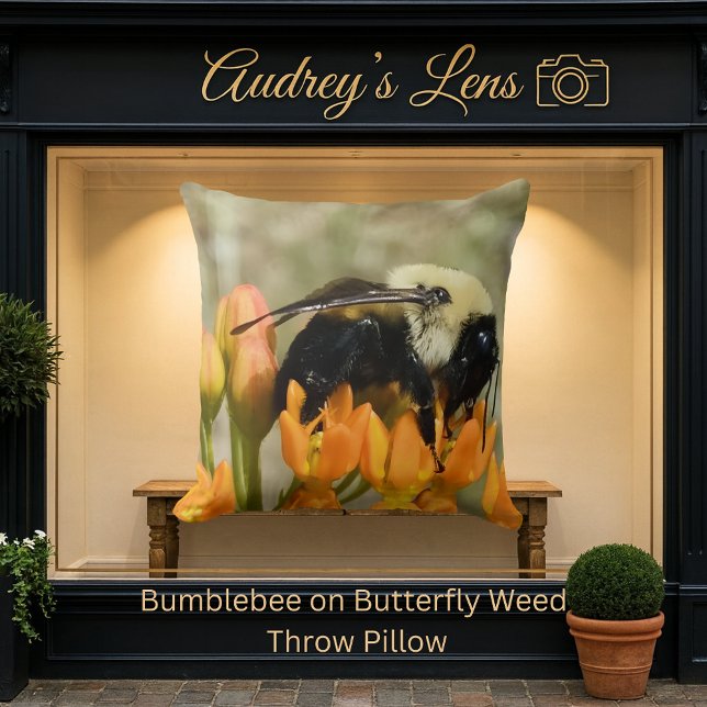 Cojín Decorativo Bumblebee on Butterfly Weed (Subido por el creador)