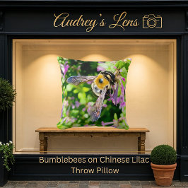 Cojín Decorativo Bumblebees on Chinese Lilac