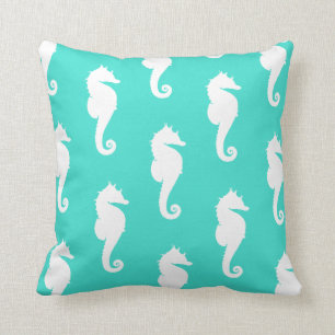 Cojín Decorativo Caballitos de mar blancos sobre turquesa