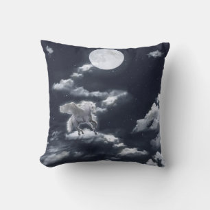 Cojín Decorativo Caballo alado blanco volando en el cielo con luna