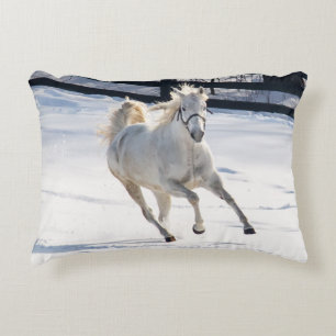 Cojín Decorativo Caballo Blanco Corriendo En Nieve