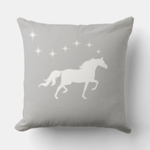 Cojín Decorativo Caballo blanco elegante y estrellas sobre gris pla
