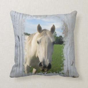 Cojín Decorativo Caballo cuarto gris en tablero blanqueado