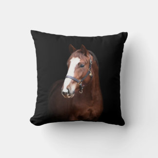Cojín Decorativo Caballo de bonito de pelo negro fondo