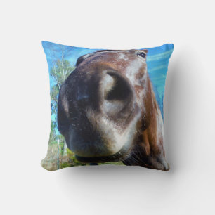 Cojín Decorativo Caballo marrón cara divertida cielo azul teal