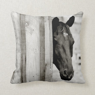 Cojín Decorativo Caballo negro curioso