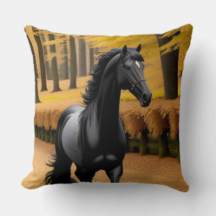 Cojín Decorativo Caballo negro en un pintoresco camino forestal oto
