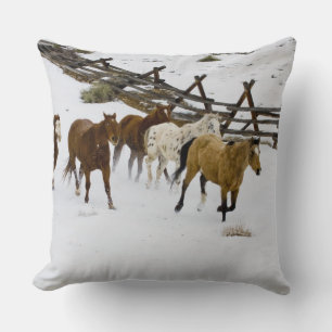 Cojín Decorativo Caballos corriendo en la nieve