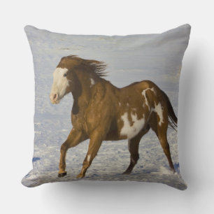 Cojín Decorativo Caballos corriendo en nieve