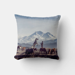 COJÍN DECORATIVO CABALLOS EN LA MONTAÑA DE VISTA DE CAMPO ABIERTO D