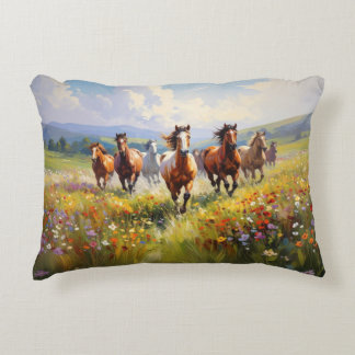 Cojín Decorativo Caballos Salvajes Corriendo en una Pradera de Flor