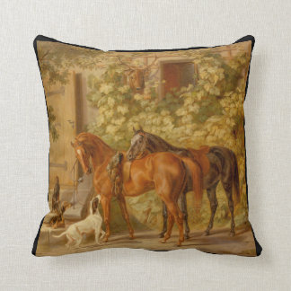 Cojín Decorativo Caballos y perros en el patio
