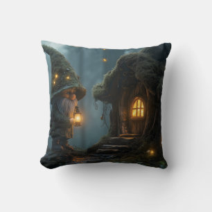Cojín Decorativo Cabaña de Gnomo Encantado bajo la Luz de la Luna: 