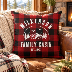 Cojín Decorativo Cabaña de Nombre de Familia Rústico Plaid Rojo de