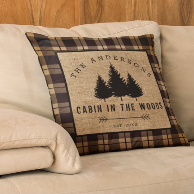 Cojín Decorativo Cabina de nombre de familia rústica en Woods Thro (Subido por el creador)