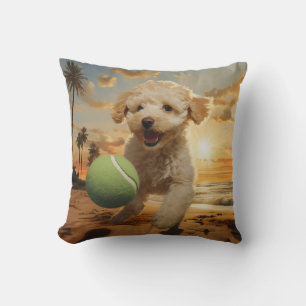 Cojín Decorativo 🐕 cachorro de caniche con pelotas de tenis en la 