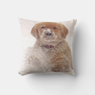 Cojín Decorativo Cachorro de Golden Retriever en la Nieve