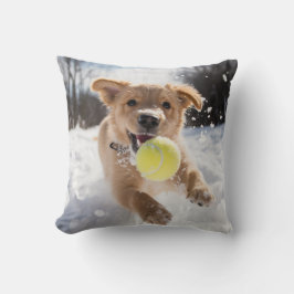 Cojín Decorativo 🐕 cachorro lindo con bolas de tenis en ❄️ nieve