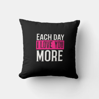 Cojín Decorativo Cada día te amo más Diseño de cita romántica