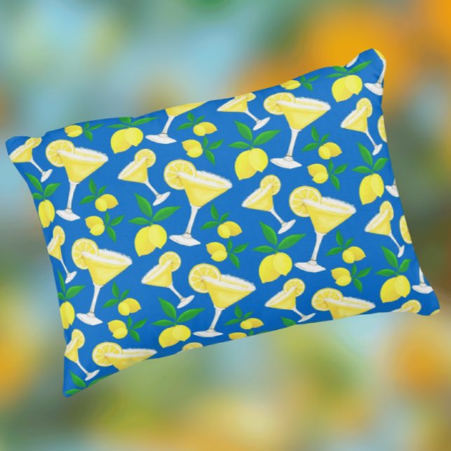 Cojín Decorativo Cae limón amarillo perrito retro sobre azul (When life gives you lemons, make a lemon drop...you'll feel soooo much better!)