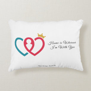 Cojín Decorativo Café para Pareja Corona de Reina Corazón Entrelaza