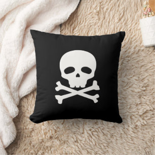 Cojín Decorativo Calavera de Pirata Blanca sobre Fondo Negro
