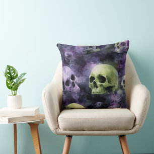 COJÍN DECORATIVO CALAVERAS Y RAYAS PURPURA Y VERDES ESPELUZNANTES D