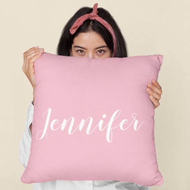 Cojín Decorativo Caligrafía personalizada Jennifer Nombre Diseño Ro (Create your own personalized pink and white throw pillow.)