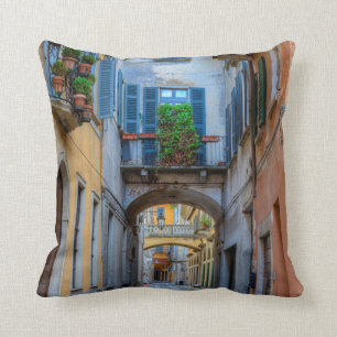 Cojín Decorativo Calle estrecha de la ciudad, Italia