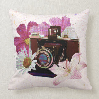 Cojín Decorativo Cámara del vintage con las flores