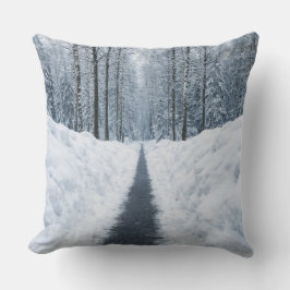 Cojín Decorativo Camino de bosque invernal brumoso Paisaje invernal