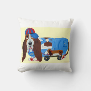 Cojín Decorativo Camiseta de Basset Hound con juguete de arrastre
