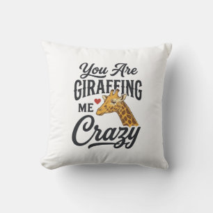 Cojín Decorativo Camiseta de jirafa divertida que me está volviendo