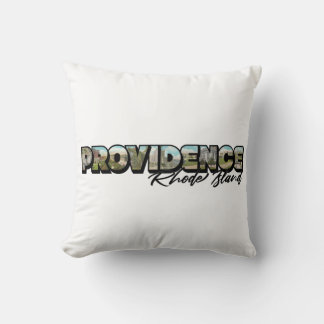 Cojín Decorativo Camiseta de letra grande de Providence Rhode Islan
