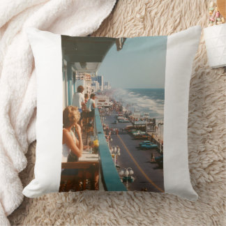 Cojín Decorativo Camiseta Gráfica Vintage de Paseo Marítimo de los 