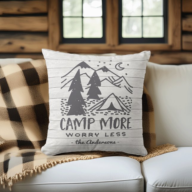 Cojín Decorativo Campamento más, preocupación menos | Personalizado (Subido por el creador)