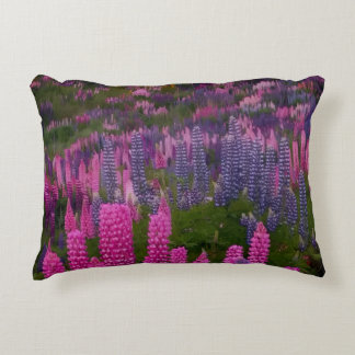 Cojín Decorativo Campo de Flores de Lupino Impresión de Estética Na