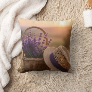 Cojín Decorativo Campo de lavanda al atardecer - Paisaje púrpura se