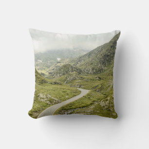 COJÍN DECORATIVO CAMPO GRIS VERDE Y MONTAÑA