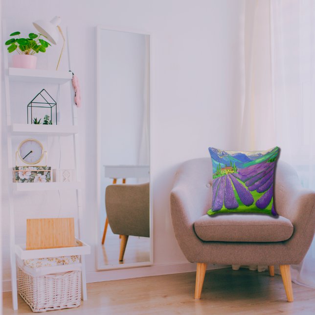 Cojín Decorativo Campos de lavanda frente a las montañas (Subido por el creador)